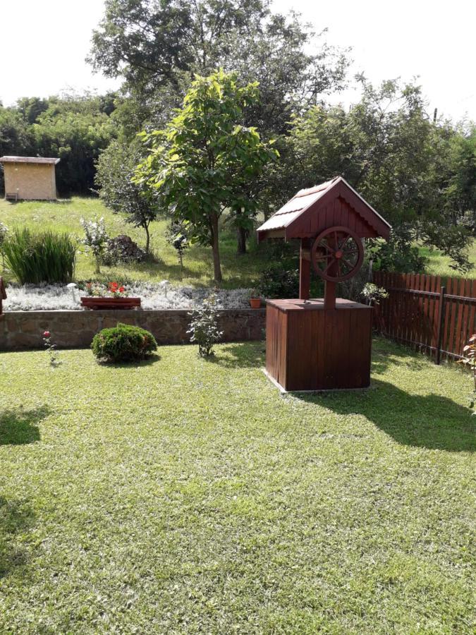 Matyas Apartman Tard Exterior photo